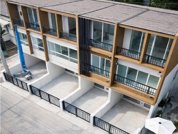 ดูโฮม บางบัวทอง 1.91กม. ชัยพฤกษ์ ทาวน์โฮมหรู 3 ชั้น 3 นอน โรบินสันไลฟ์สไตล์ ราชพฤกษ์ 1.55กม.3 น้ำ ถ.สะพานนทบุรี 18 ตร.วา. 220 ตร.ม.