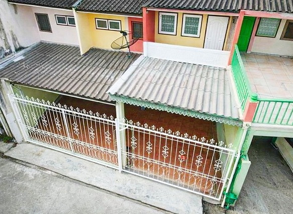 ใกล้ตลาดเมืองทอง 700 ม. พร้อมแอร์ ถ.แจ้งวัฒนะ MRTศูนย์ราชการเฉลิมพระเกียรติ 700ม. ทาวน์เฮาส์ 2ชั้น 3นอน 2น้ำ 24ตร.วา.192ตร.ม.