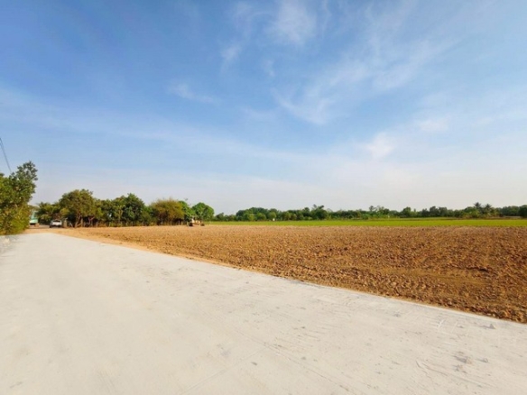 ที่ดิน – 100 ตร.ว. 750000 THAI BAHT ใกล้กับ เซเว่น มอเตอร์เวย์ น่าอยู่
