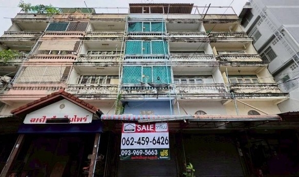 อาคารพาณิชย์ 4.5 ชั้น หมู่บ้านยัวร์เฮ้าส์ บางกรวย-ไทรน้อย เหมาะอยู่อาศัยและทำการค้า