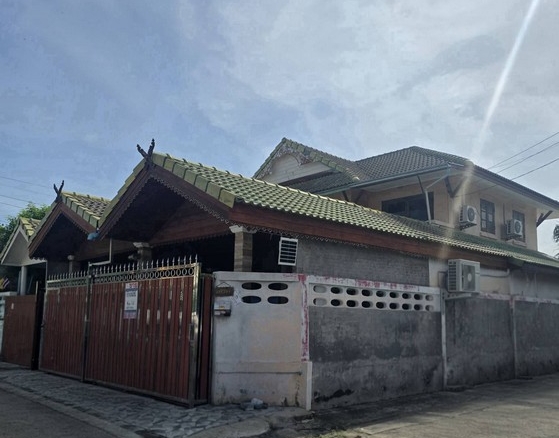 townhouse – 4Bedroom2Bathroom พื้นที่เท่ากับ 40 ตร.วา 2790000 บาท. ไม่ไกลจาก • สถานีรถไฟฟ้าบางใหญ่ MRT • เซ็ลทรัล เวสเกต • บิ๊กซี บางใหญ่ • โรงพยาบาล เกษมราษฎร์ • โรงพยาบาลบางใหญ่ • ตลาดบางใหญ่ • ตลาดแสงจันทร์ • สถานีตำรวจบางใหญ่ • ที่ว่าการอำเภอบางใ