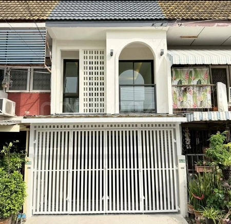ขายทาวน์เฮ้าส์ 2 ชั้น ซอยเสนานิคม 1 ขนาด 19.6 ตรว 2นอน 2น้ำ บ้านหันทิศตะวันตก ใกล้ห้างเมเจอร์รัชโยธิน