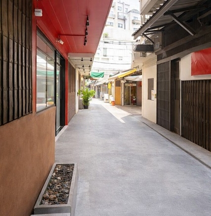 ใจกลางแหล่งท่องเที่ยว ทำเลไชน่าทาวน์ เยาวราช Shophouse ให้เช่า 1 น้ำ 1 ครัว 42 ตร.ม. เหมาะสำหรับร้านค้า คาเฟ่ หรือธุรกิจ แหล่งท่องเที่ยว