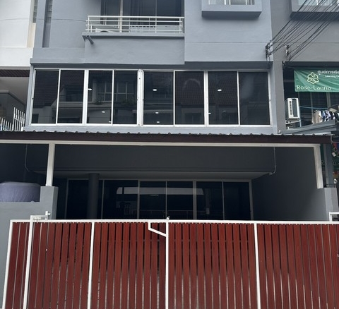 ให้เช่าโฮมออฟฟิศ 4 ชั้น 300 ตร.ม. 5 ห้อง หมู่บ้านสินธานี ลาดพร้าว 80 รีโนเวทใหม่ ใกล้เลียบด่วน ใกล้รัชดาเหม่งจ๋าย