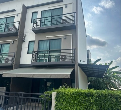 ให้เช่าทาวน์โฮม 3 ชั้นหลังมุม 38.50 ตรว. โครงการบ้านกลางเมือง ศรีนครินทร์ – อ่อนนุช ใกล้ซีคอนสแควร์ ใกล้รถไฟฟ้าสายสีเหลือง