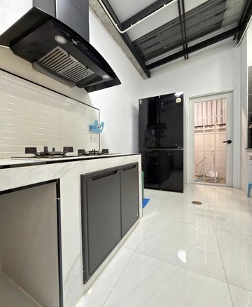 ให้เช่าทาวโฮม3ชั้นใกล้รถไฟฟ้าสถานีโชคชัย 4 หลังมุม 3ชั้นโครงการ cozy โชคชัย 4 ซอย 30
