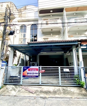 ขาย ทาวน์ เฮ้าส์ ทาวน์ โฮม 3 ชั้น หมู่บ้าน 84 แมนชั่น ลาดพร้าว 84 ประดิษฐ์มนูธรรม 3 ห่างถนนใหญ่ เลียบด่วน รามอินทรา เพียง 300 เมตร