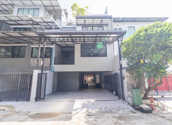 ขาย ทาวน์โฮม 3 ชั้น ทำเลทอง ซอยภาวนา 5 (ลาดพร้าว 41) | ตอบโจทย์อยู่อาศัย & โฮมออฟฟิศ สภาพใหม่กิ๊ก พร้อม Rooftop ส่วนตัว!